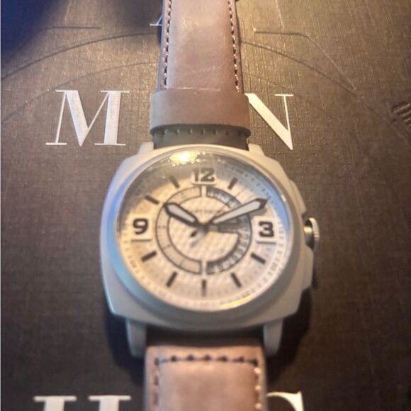 Grant Brown Ref. 9414C Quartz Wristwatch – Bold Style, Everyday Reliability - Picture 1 of 5